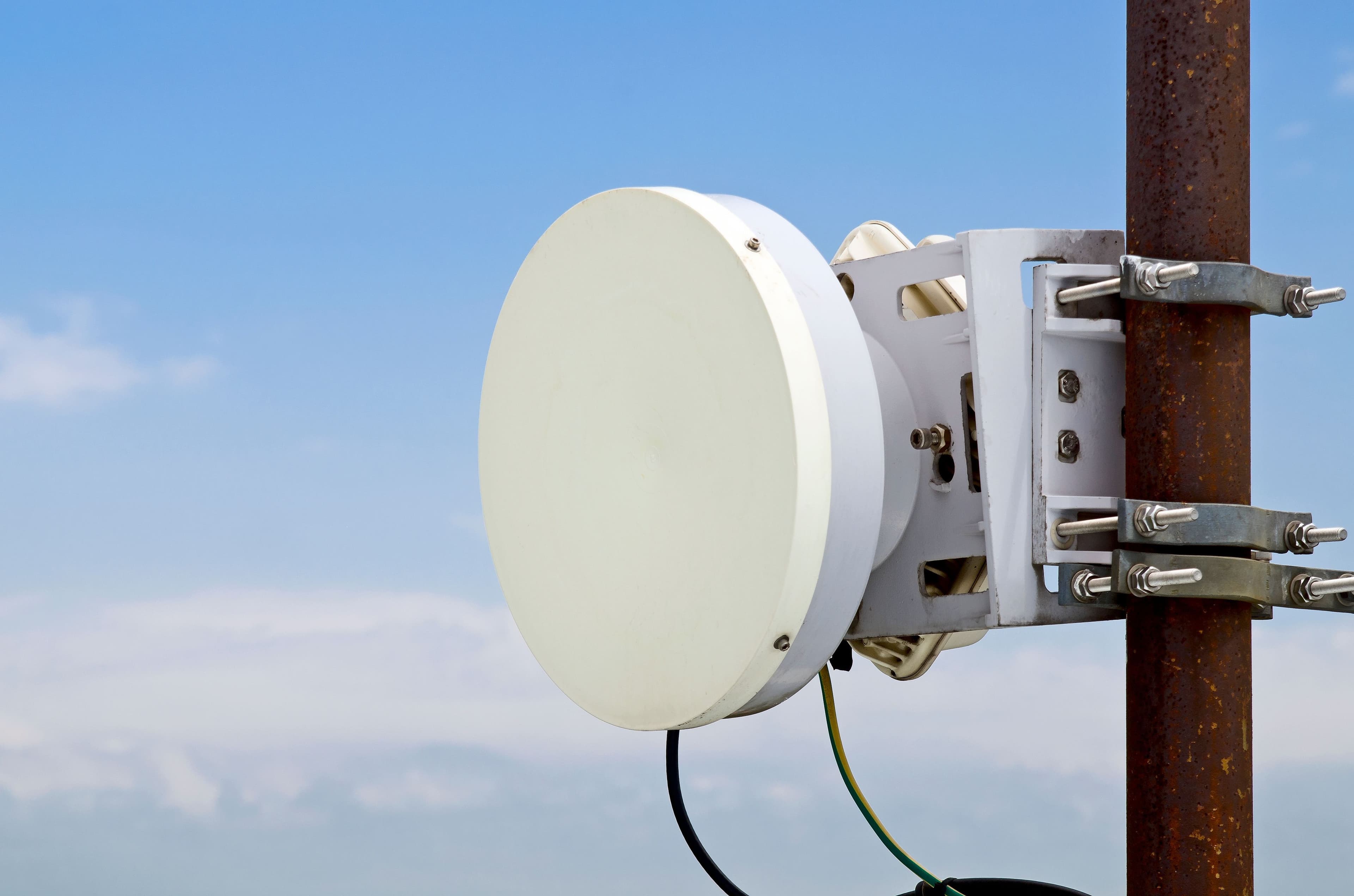 Eine Richtfunkantenne.